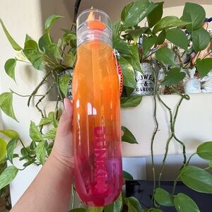Dunkin Hydration Bottle 40 oz NWT